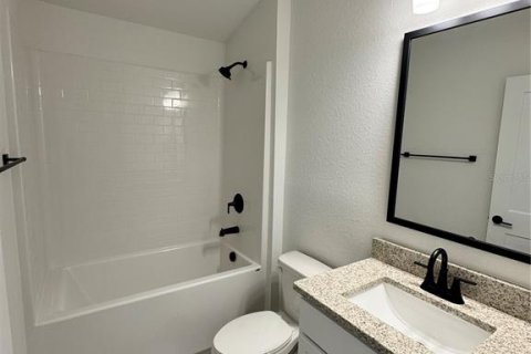 House in North Port, Florida 3 bedrooms, 140.47 sq.m. № 1534367 - photo 4