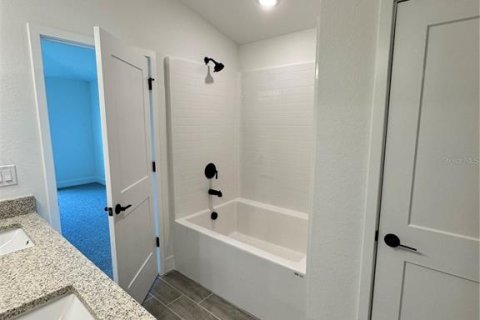 House in North Port, Florida 3 bedrooms, 140.47 sq.m. № 1534367 - photo 10