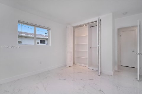 House in Pinecrest, Florida 3 bedrooms, 152.45 sq.m. № 2035950 - photo 22