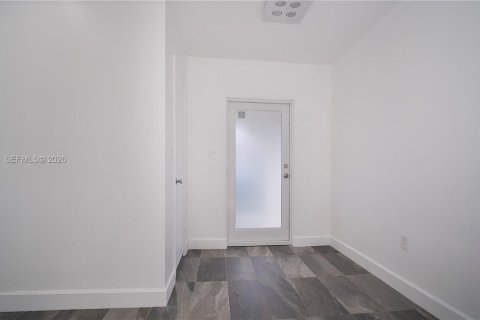 House in Pinecrest, Florida 3 bedrooms, 152.45 sq.m. № 2035950 - photo 4