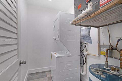 House in Pinecrest, Florida 3 bedrooms, 152.45 sq.m. № 2035950 - photo 19