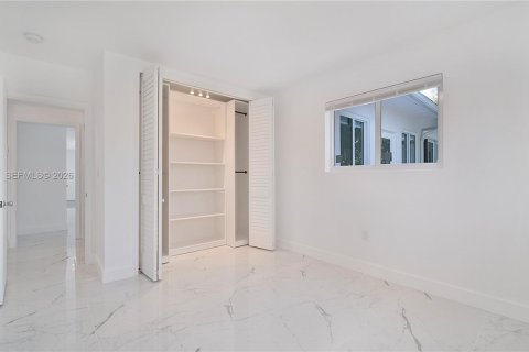 House in Pinecrest, Florida 3 bedrooms, 152.45 sq.m. № 2035950 - photo 24