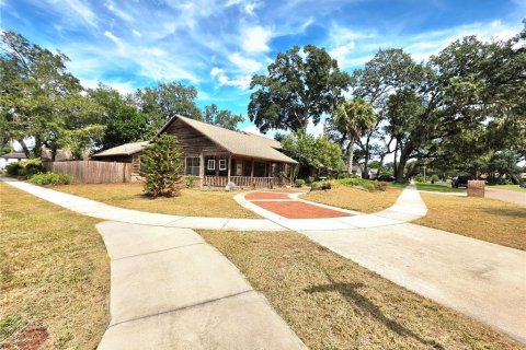 House in Orlando, Florida 4 bedrooms, 215.07 sq.m. № 2393735 - photo 3