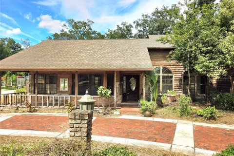 House in Orlando, Florida 4 bedrooms, 215.07 sq.m. № 2393735