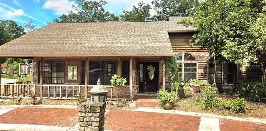 House in Orlando, Florida 4 bedrooms, 215.07 sq.m. № 2393735
