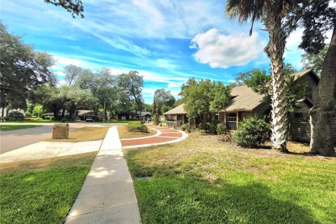 House in Orlando, Florida 4 bedrooms, 215.07 sq.m. № 2393735 - photo 8