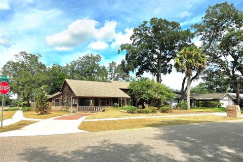 House in Orlando, Florida 4 bedrooms, 215.07 sq.m. № 2393735 - photo 2
