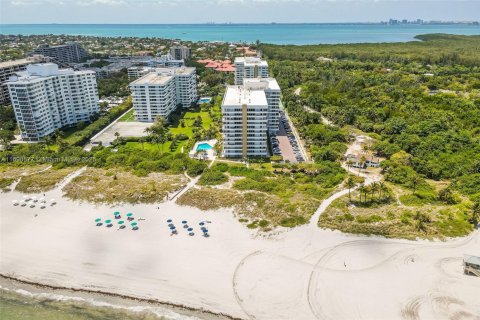 Condo in Key Biscayne, Florida, 2 bedrooms  № 1860584 - photo 22