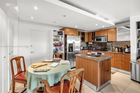 Condo in Key Biscayne, Florida, 2 bedrooms  № 1860584 - photo 5