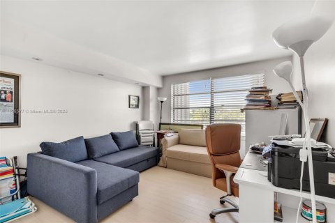 Condo in Key Biscayne, Florida, 2 bedrooms  № 1860584 - photo 7