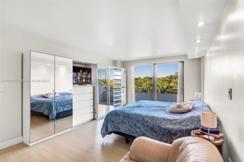 Condo in Key Biscayne, Florida, 2 bedrooms  № 1860584 - photo 9