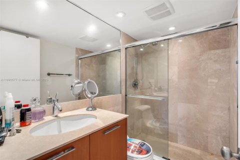 Condo in Key Biscayne, Florida, 2 bedrooms  № 1860584 - photo 25