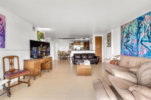 Condo in Key Biscayne, Florida, 2 bedrooms  № 1860584 - photo 3