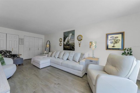 Condo in Dunedin, Florida, 2 bedrooms  № 1774954 - photo 8