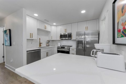 Condo in Dunedin, Florida, 2 bedrooms  № 1774954 - photo 13