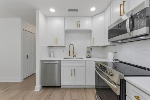 Condo in Dunedin, Florida, 2 bedrooms  № 1774954 - photo 16