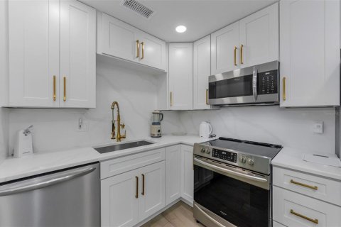 Condo in Dunedin, Florida, 2 bedrooms  № 1774954 - photo 15