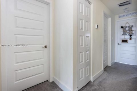 Condo in Doral, Florida, 4 bedrooms in URBANA  № 1781937 - photo 12