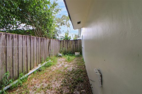 House in Pembroke Pines, Florida 4 bedrooms, 159.23 sq.m. № 1922932 - photo 26