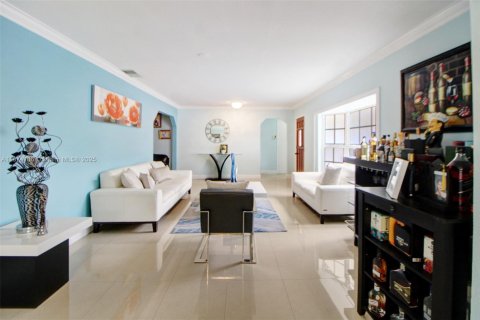 House in Pembroke Pines, Florida 4 bedrooms, 159.23 sq.m. № 1922932 - photo 2