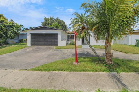 House in Pembroke Pines, Florida 4 bedrooms, 159.23 sq.m. № 1922932 - photo 6