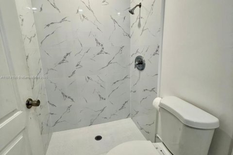 House in Pembroke Pines, Florida 4 bedrooms, 159.23 sq.m. № 1922932 - photo 17