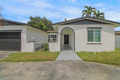 House in Pembroke Pines, Florida 4 bedrooms, 159.23 sq.m. № 1922932 - photo 8