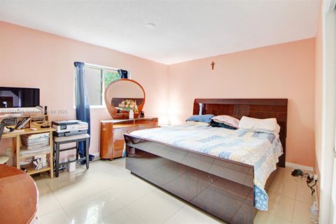 House in Pembroke Pines, Florida 4 bedrooms, 159.23 sq.m. № 1922932 - photo 15