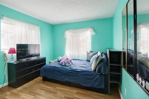 House in Pembroke Pines, Florida 4 bedrooms, 159.23 sq.m. № 1922932 - photo 18