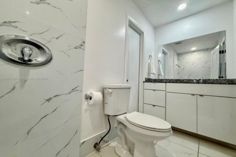 House in Pembroke Pines, Florida 4 bedrooms, 159.23 sq.m. № 1922932 - photo 16