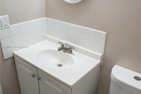 Villa ou maison à louer à Coral Springs, Floride: 2 chambres, 79.9 m2 № 2091304 - photo 7