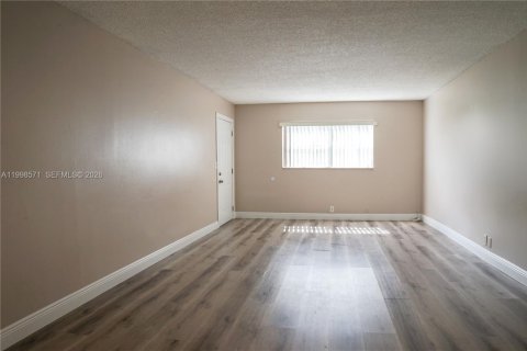 Villa ou maison à louer à Coral Springs, Floride: 2 chambres, 79.9 m2 № 2091304 - photo 20