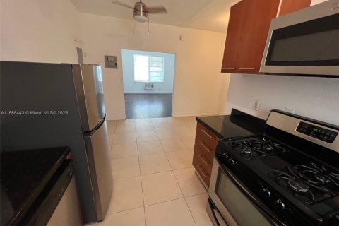 Apartamento en alquiler en Miami Beach, Florida, 44.31 m2 № 1942310 - foto 4