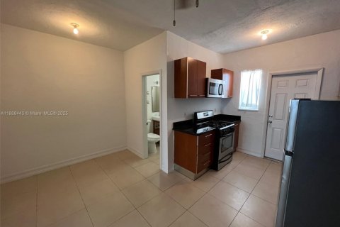 Apartamento en alquiler en Miami Beach, Florida, 44.31 m2 № 1942310 - foto 2