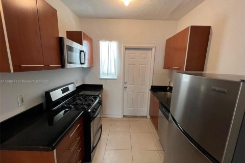 Apartamento en alquiler en Miami Beach, Florida, 44.31 m2 № 1942310 - foto 3