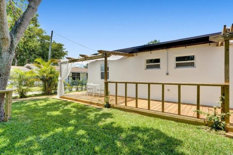 Casa en alquiler en Hallandale Beach, Florida, 1 dormitorio, 55.74 m2 № 1992218 - foto 6