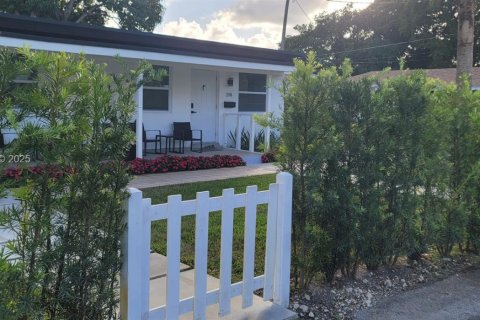 Casa en alquiler en Hallandale Beach, Florida, 1 dormitorio, 55.74 m2 № 1992218 - foto 3