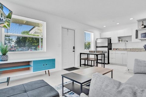Casa en alquiler en Hallandale Beach, Florida, 1 dormitorio, 55.74 m2 № 1992218 - foto 9