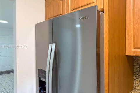 House in Miami, Florida 2 bedrooms, 121.24 sq.m. № 2041044 - photo 14