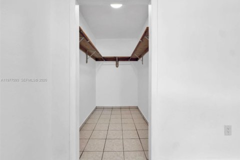 House in Miami, Florida 2 bedrooms, 121.24 sq.m. № 2041044 - photo 26