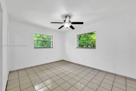 House in Miami, Florida 2 bedrooms, 121.24 sq.m. № 2041044 - photo 27