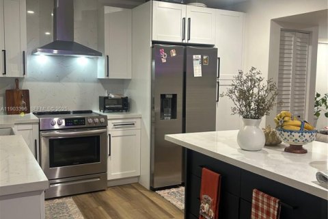 Купить таунхаус в Пемброк-Пайнс, Флорида 3 спальни, 144м2, № 1956443 - фото 13