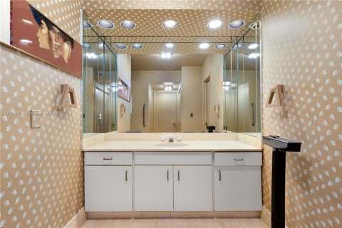 Condominio en venta en Bal Harbour, Florida, 3 dormitorios, 218.6 m2 № 1979659 - foto 10