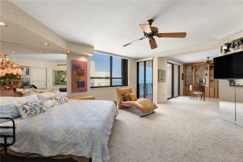 Condominio en venta en Bal Harbour, Florida, 3 dormitorios, 218.6 m2 № 1979659 - foto 4
