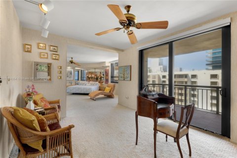 Condominio en venta en Bal Harbour, Florida, 3 dormitorios, 218.6 m2 № 1979659 - foto 7