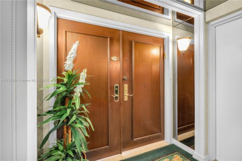 Condominio en venta en Bal Harbour, Florida, 3 dormitorios, 218.6 m2 № 1979659 - foto 21