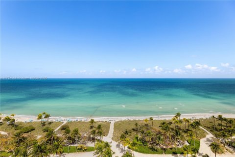 Condominio en venta en Bal Harbour, Florida, 3 dormitorios, 218.6 m2 № 1979659 - foto 1
