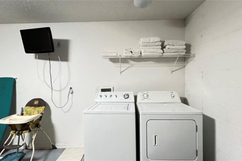 Casa en venta en Kissimmee, Florida, 5 dormitorios, 182.09 m2 № 2100632 - foto 8