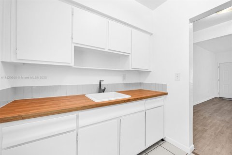 Condominio en alquiler en Miami Beach, Florida № 1976228 - foto 14