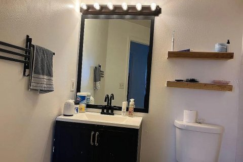 Condo in Oviedo, Florida, 2 bedrooms  № 1378097 - photo 16